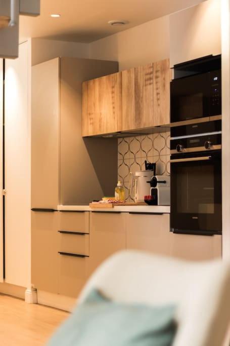 Angleterre 6 - Grand Avec Etage, Coeur De Nizza