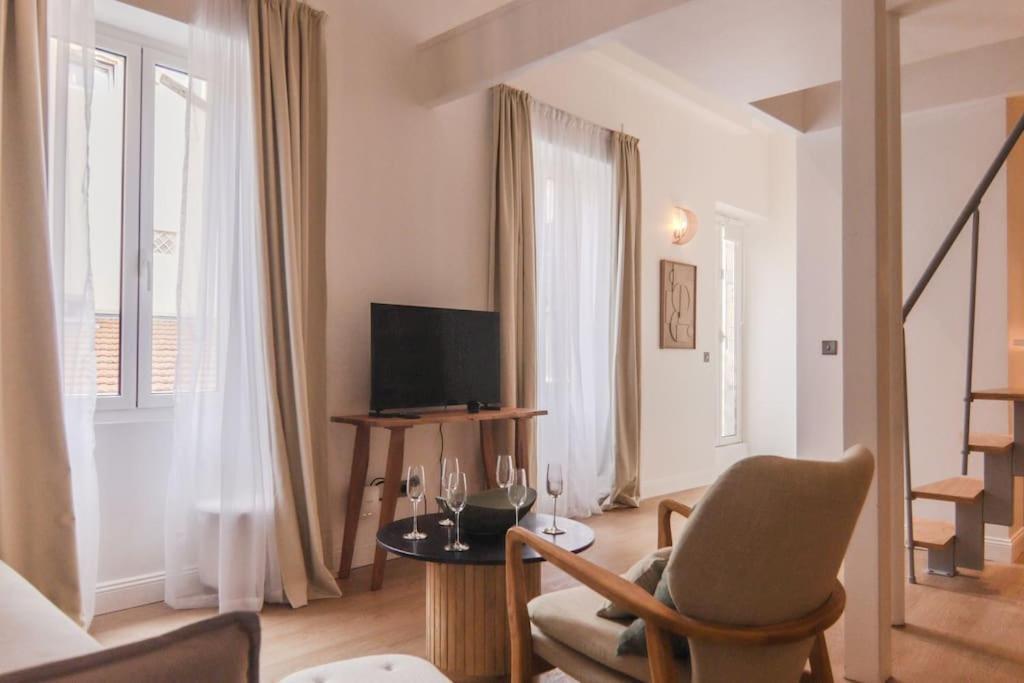 Angleterre 6 - Grand Avec Etage, Coeur De * Nizza